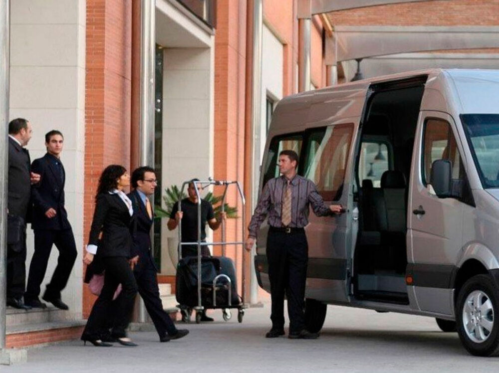 Para Usinas e Hospitais. Fretamento Especializado que Garante a Pontualidade da Sua Equipe 24h com a JC Transporte de Pessoas.