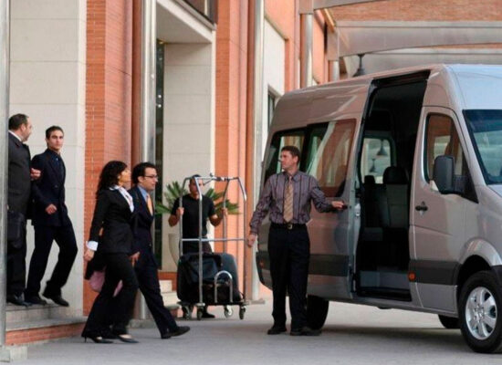 Para Usinas e Hospitais. Fretamento Especializado que Garante a Pontualidade da Sua Equipe 24h com a JC Transporte de Pessoas.